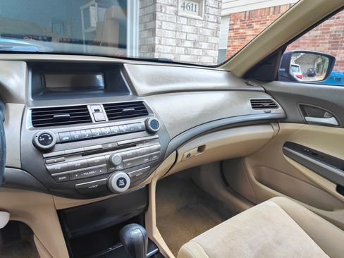 Used 2010 Honda Accord LX image 8