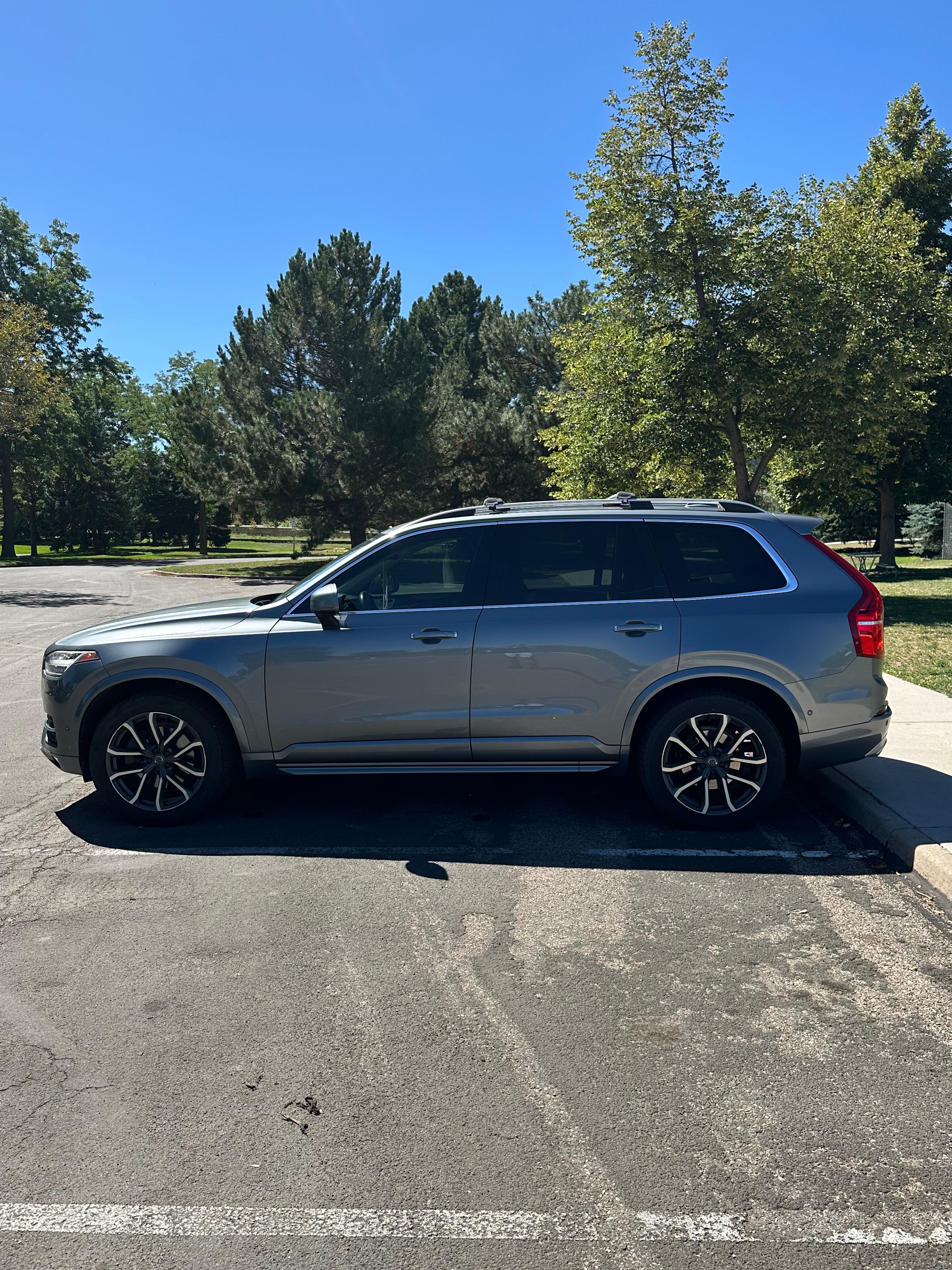 Used 2016 Volvo XC90 T6 Momentum w/ Momentum Plus Package AWD/4WD image 5