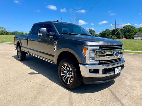 Used 2019 Ford F250 Lariat w/ Lariat Ultimate Package AWD/4WD image 4
