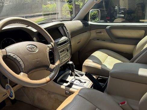 Used 2005 Toyota Land Cruiser AWD/4WD image 8