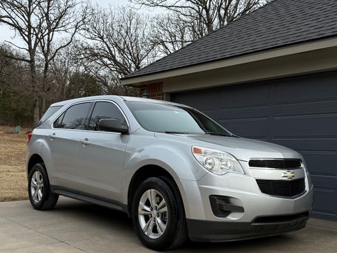 Used 2015 Chevrolet Equinox LS image 2