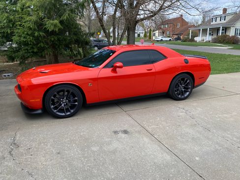 Used 2022 Dodge Challenger R/T Scat Pack image 1