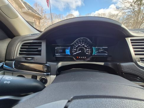 Used 2013 Lincoln MKS AWD image 15