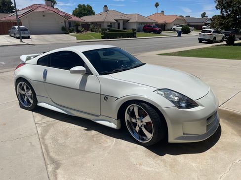 Used 2006 Nissan 350Z Touring w/ (N93) Cargo Convenience Pkg RWD image 6