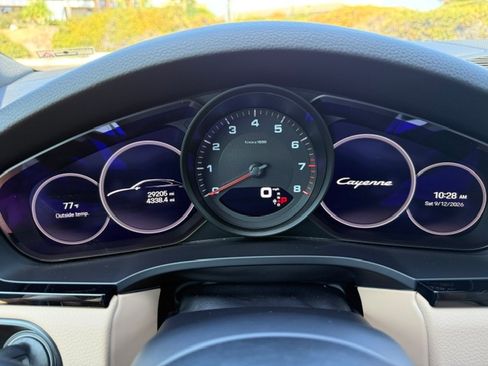 Used 2022 Porsche Cayenne Platinum Edition AWD/4WD image 8