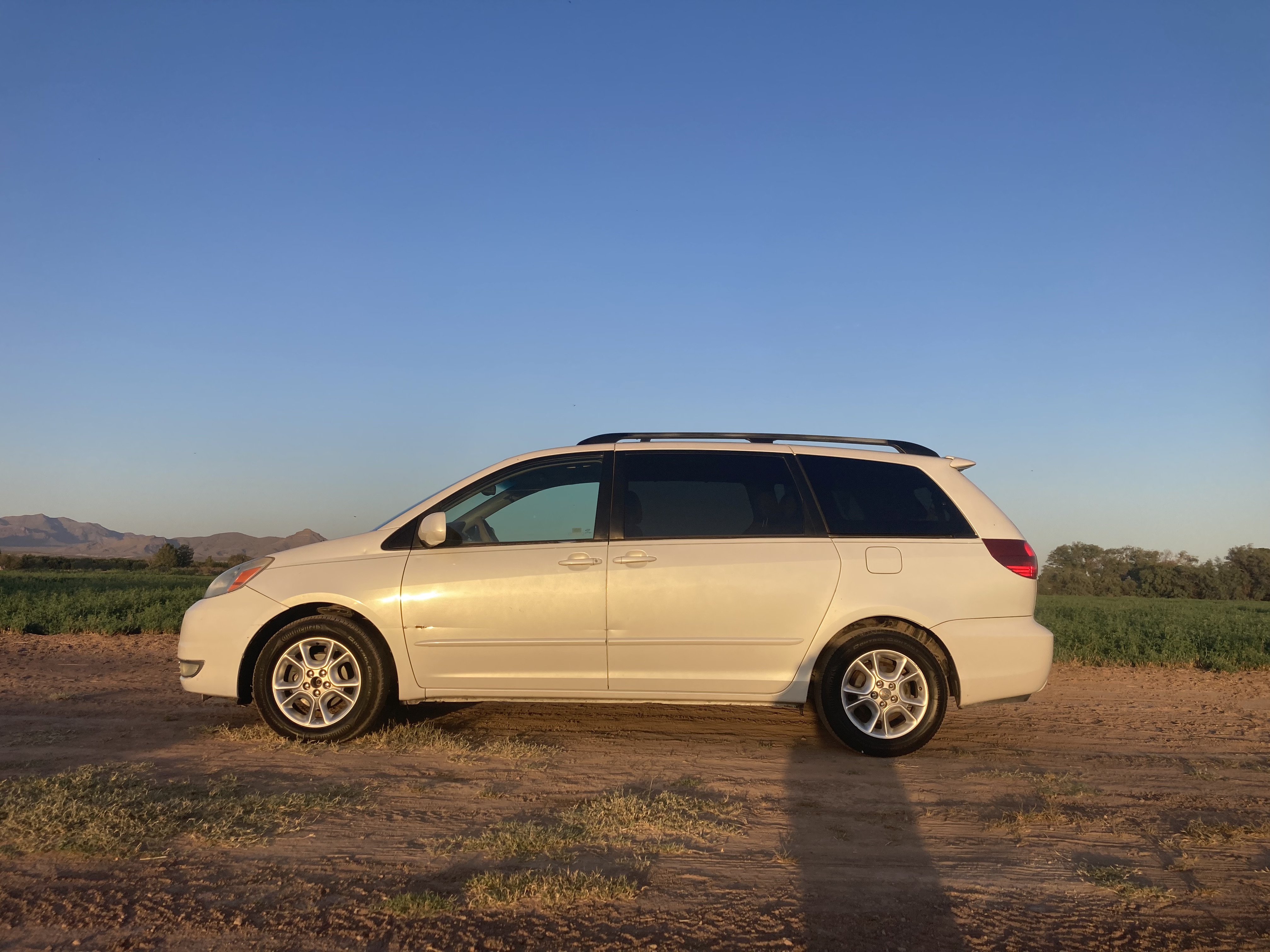 Used 2004 Toyota Sienna XLE w/ XLE Pkg 12 FWD image 10