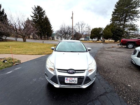 Used 2013 Ford Focus SE w/ SE Winter Pkg image 1
