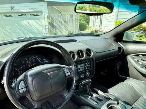 Used 2000 Pontiac Firebird Formula w/ Security Pkg RWD image 12
