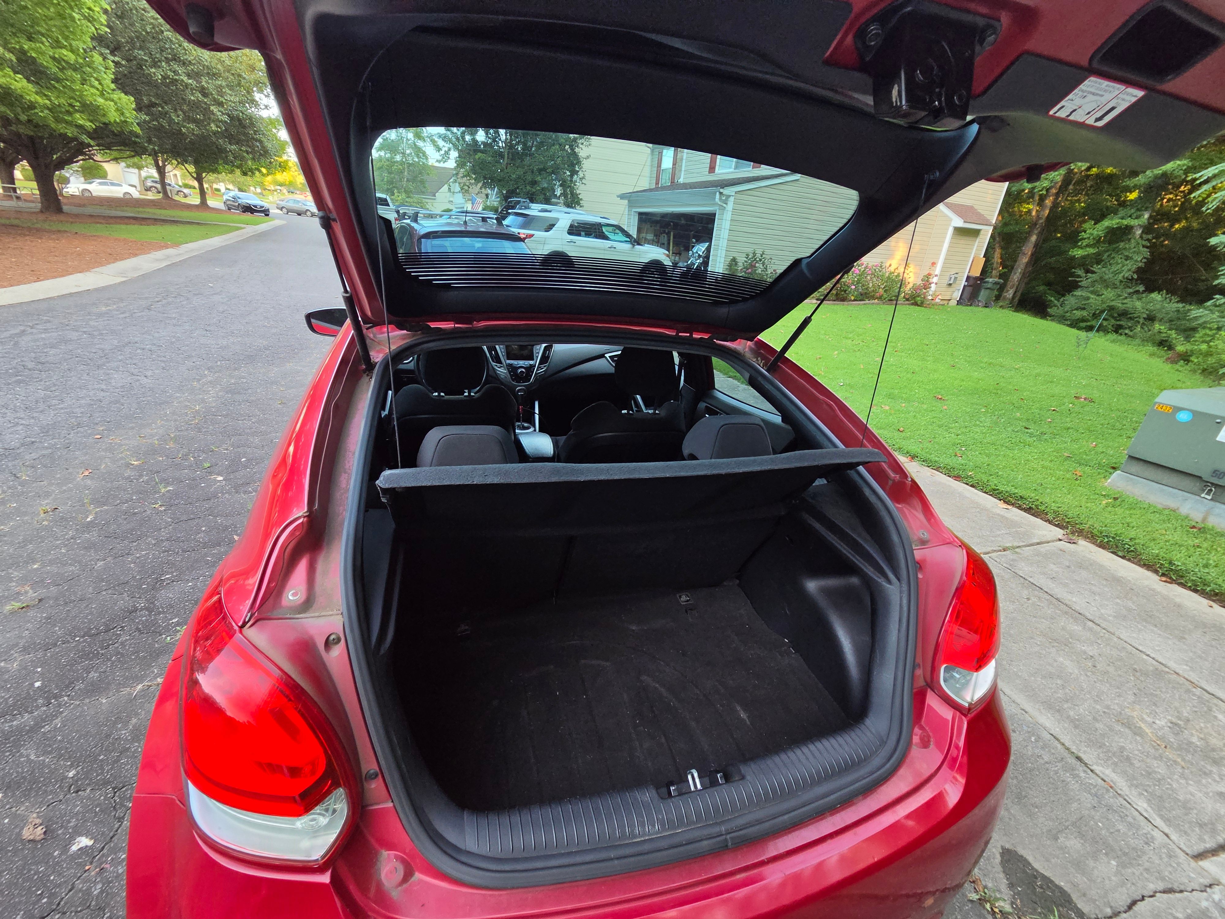 Used 2015 Hyundai Veloster FWD image 8