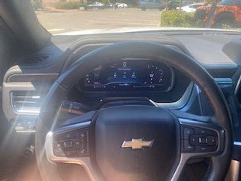 Used 2023 Chevrolet Suburban Premier image 6