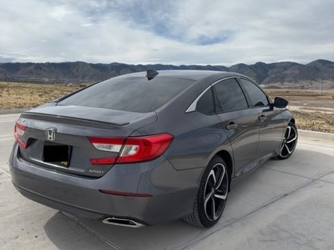 Used 2018 Honda Accord Sport image 9