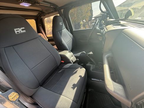 Used 2001 Jeep Wrangler SE image 9