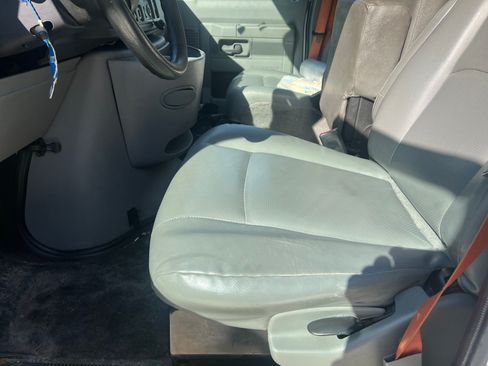 Used 2015 Ford E-350 and Econoline 350 Super Duty image 9