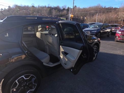 Used 2015 Subaru Crosstrek 2.0i Premium image 11