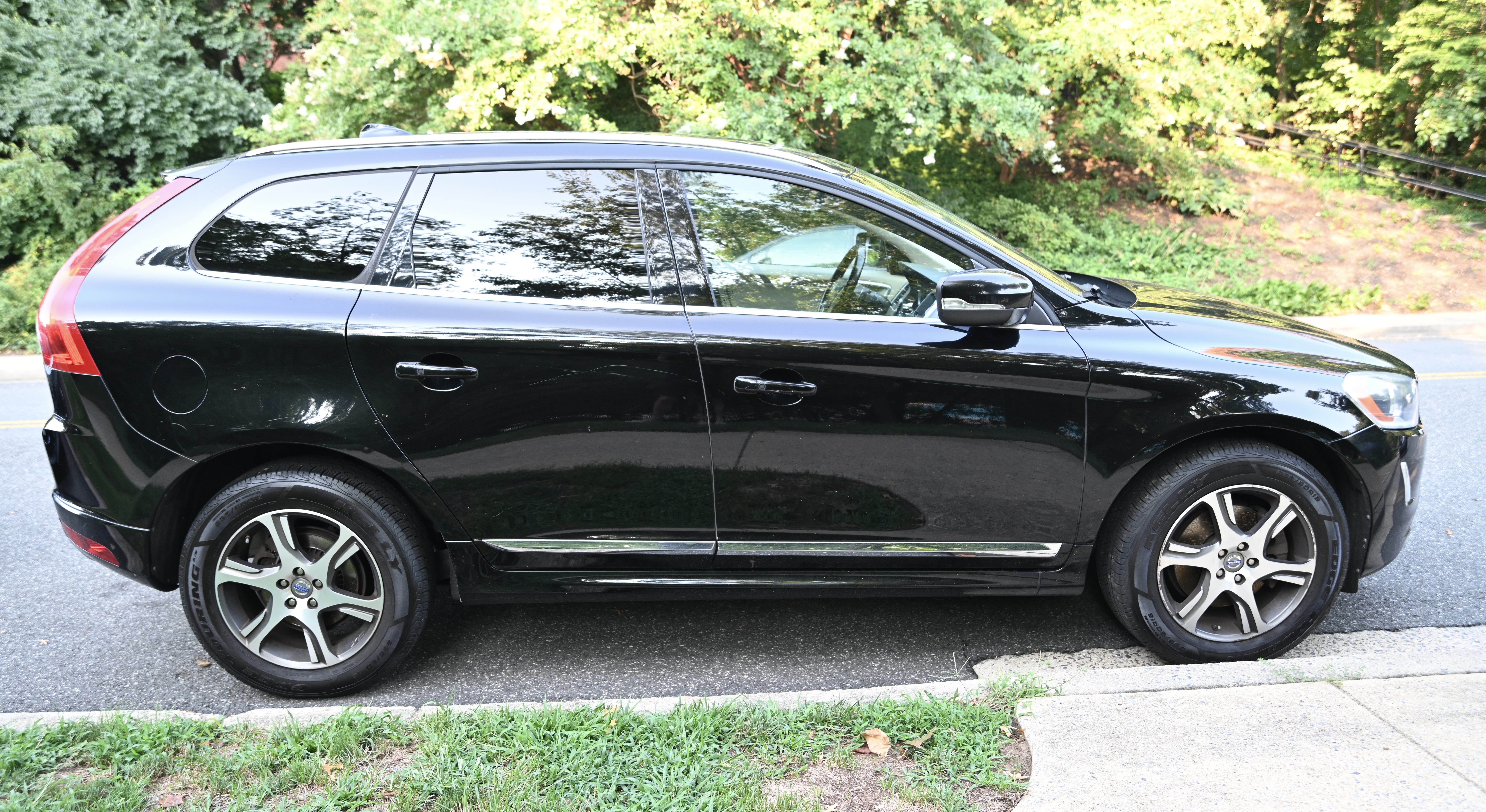 Used 2014 Volvo XC60 T6 AWD/4WD image 1