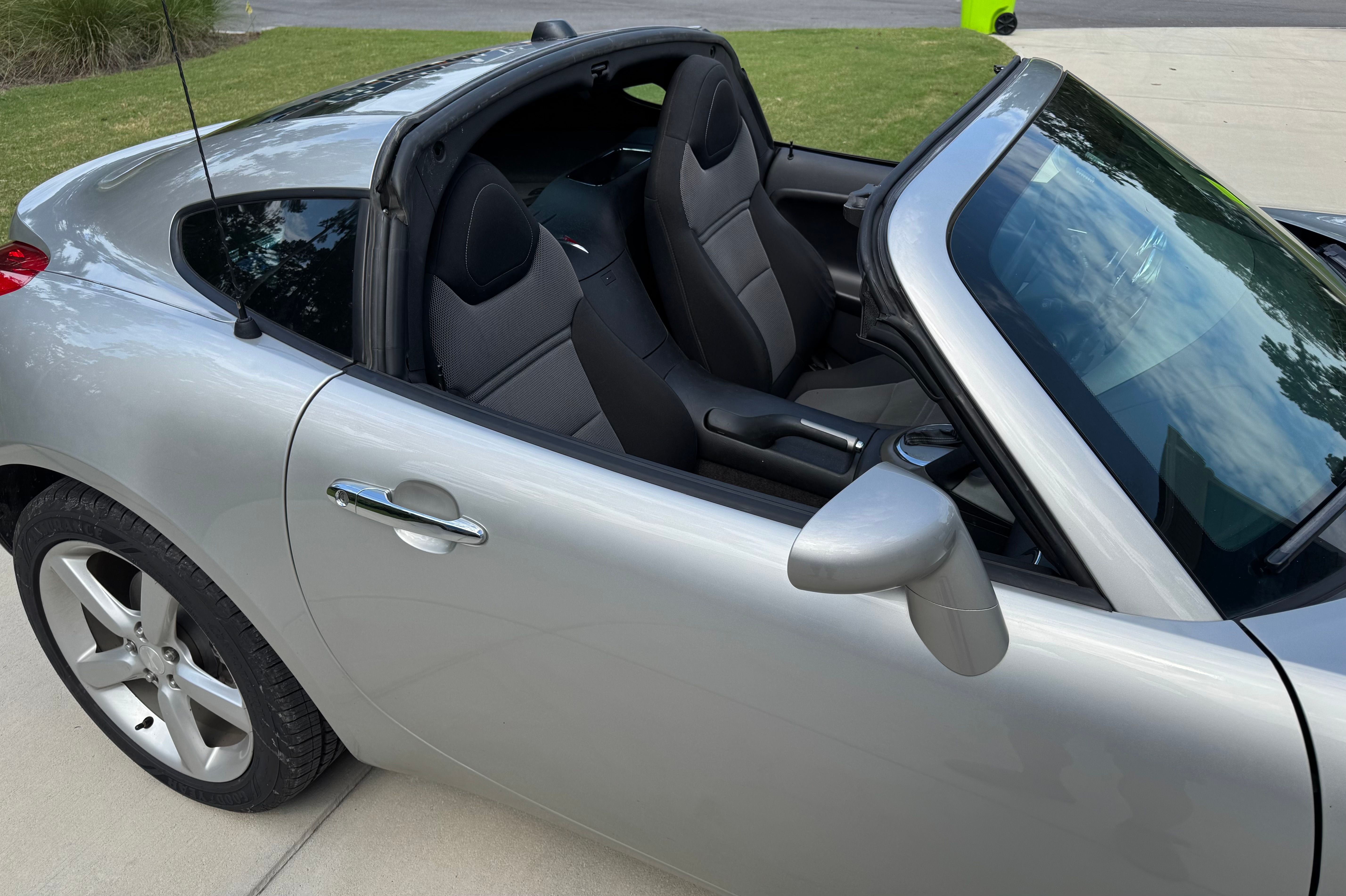 Used 2009 Pontiac Solstice Coupe RWD image 9