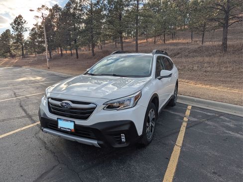 Used 2021 Subaru Outback Limited image 1