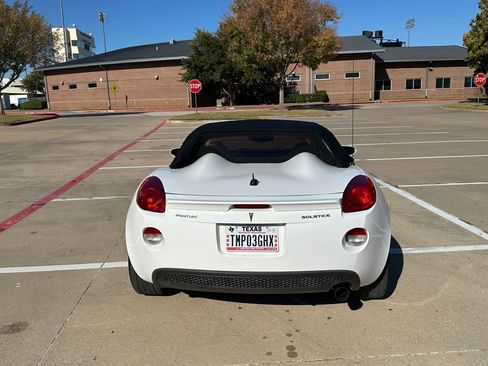 Used 2008 Pontiac Solstice Convertible w/ Premium Package image 2