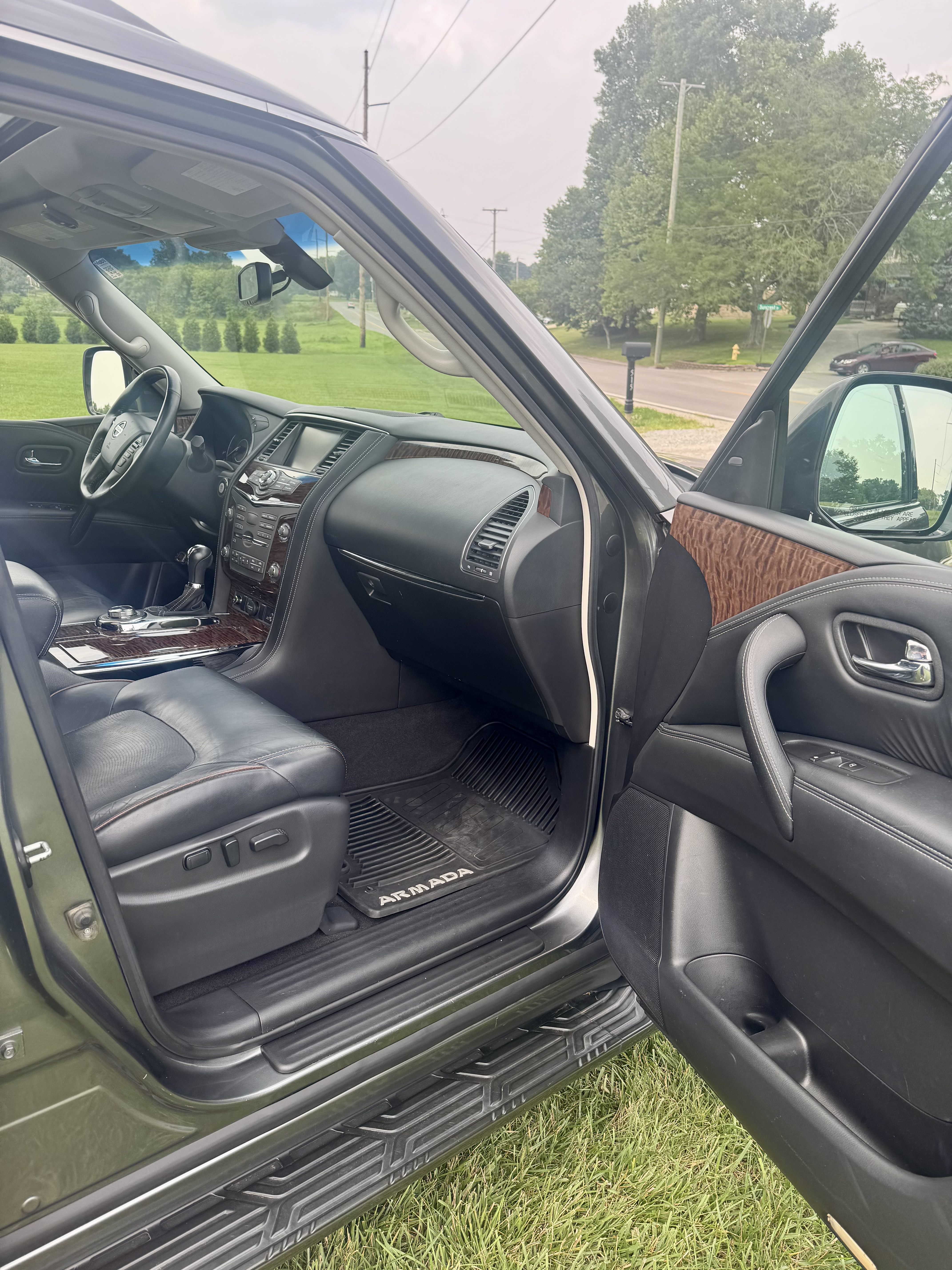 Used 2017 Nissan Armada Platinum w/ Captain Seat Package AWD/4WD image 11