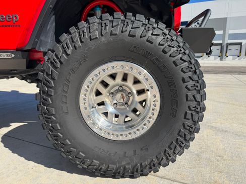 Used 2023 Jeep Gladiator Rubicon w/ LED Lighting Group image 32