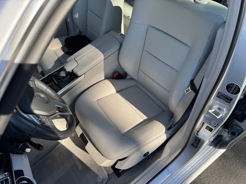 Used 2014 Mercedes-Benz E 350 Sedan image 11