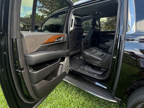 Used 2016 Cadillac Escalade ESV Luxury image 13