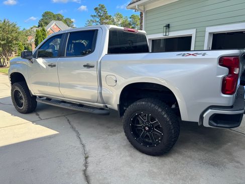 Used 2020 Chevrolet Silverado 1500 Custom w/ Custom Value Package image 2