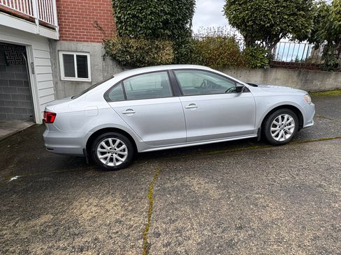 Used 2015 Volkswagen Jetta SE image 4