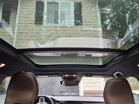 Used 2022 Volvo V60 T5 Cross Country image 11