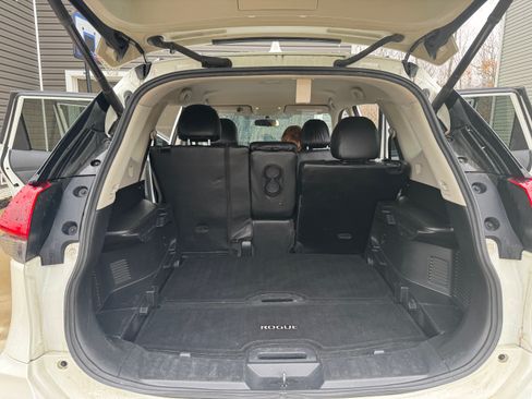 Used 2018 Nissan Rogue SV image 4