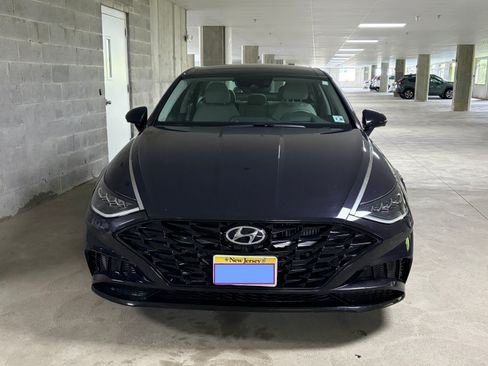 Used 2023 Hyundai Sonata Limited w/ Cargo Package FWD image 4