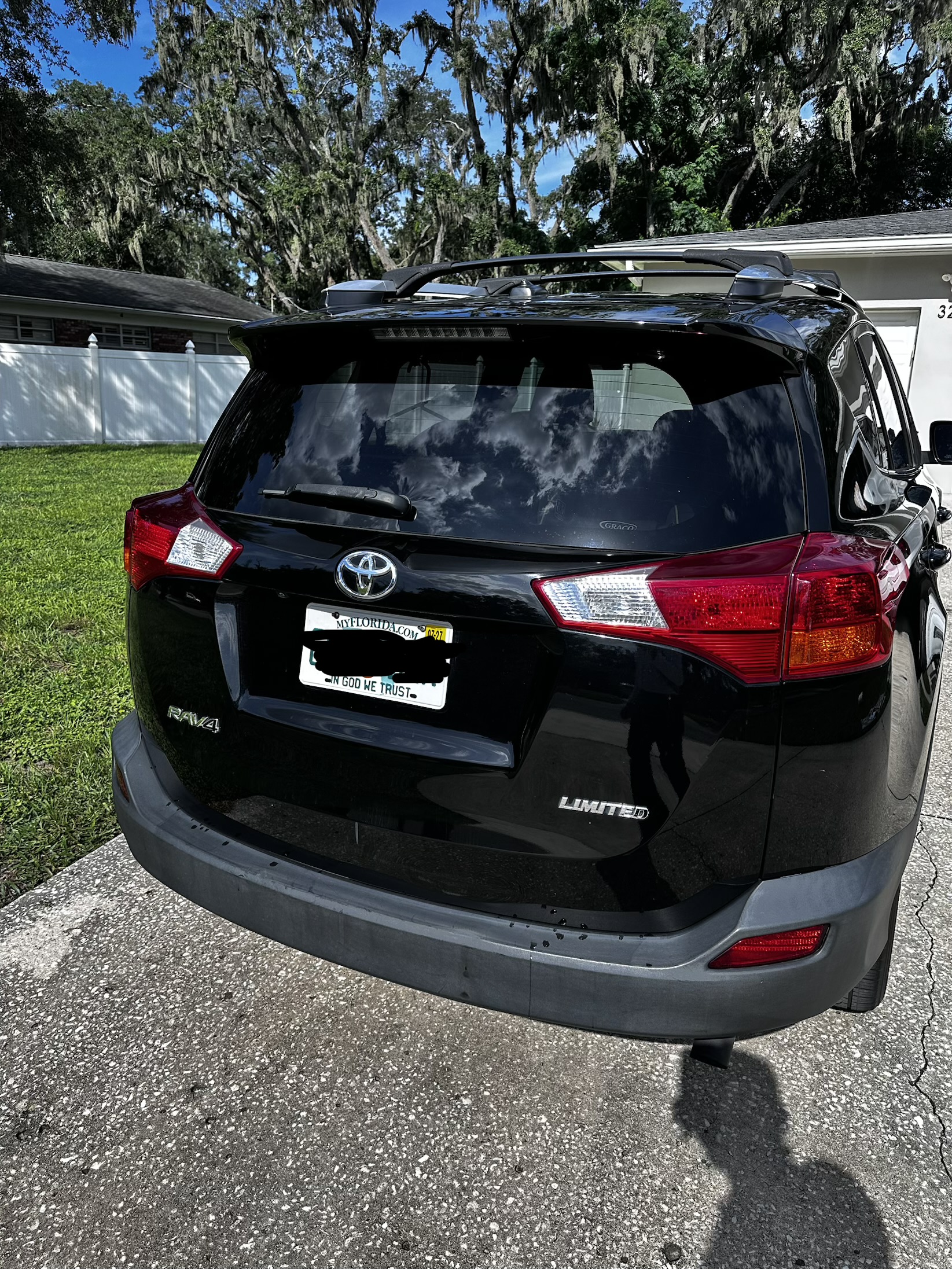 Used 2015 Toyota RAV4 Limited w/ Technology Package FWD image 2