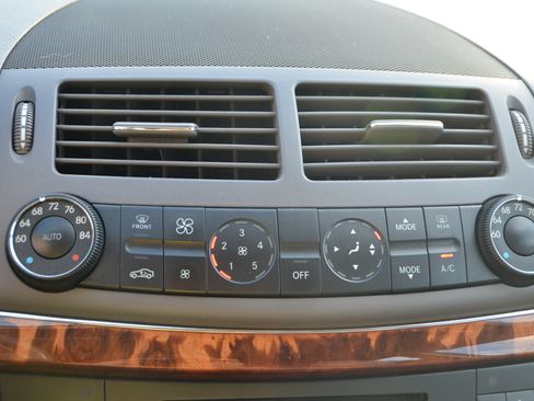 Used 2005 Mercedes-Benz E 320 CDI Sedan image 23