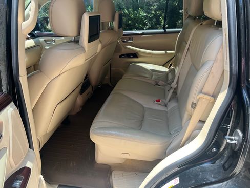 Used 2013 Lexus LX 570 4WD w/ Luxury Pkg w/Pre-crash image 10