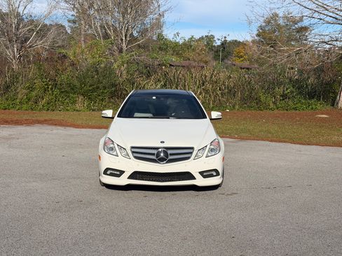 Used 2011 Mercedes-Benz E 550 Coupe image 4