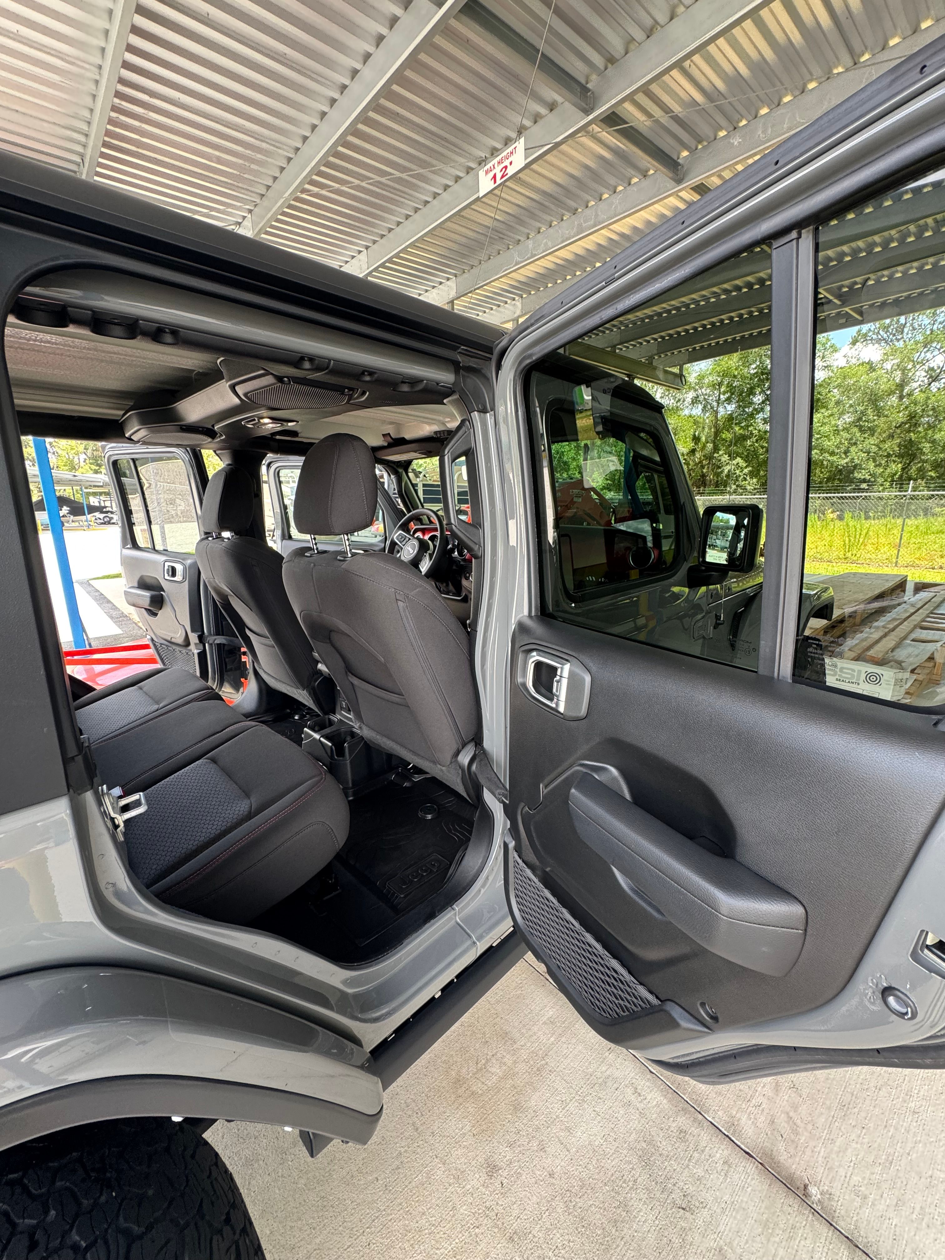 Used 2023 Jeep Wrangler Unlimited Rubicon AWD/4WD image 5