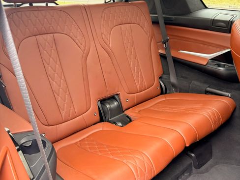 Used 2022 BMW X7 M50i image 13