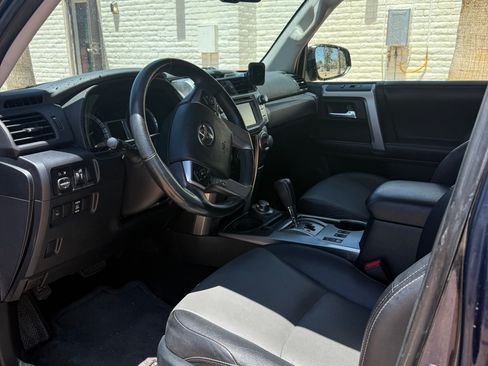 Used 2017 Toyota 4Runner SR5 Premium AWD/4WD image 8