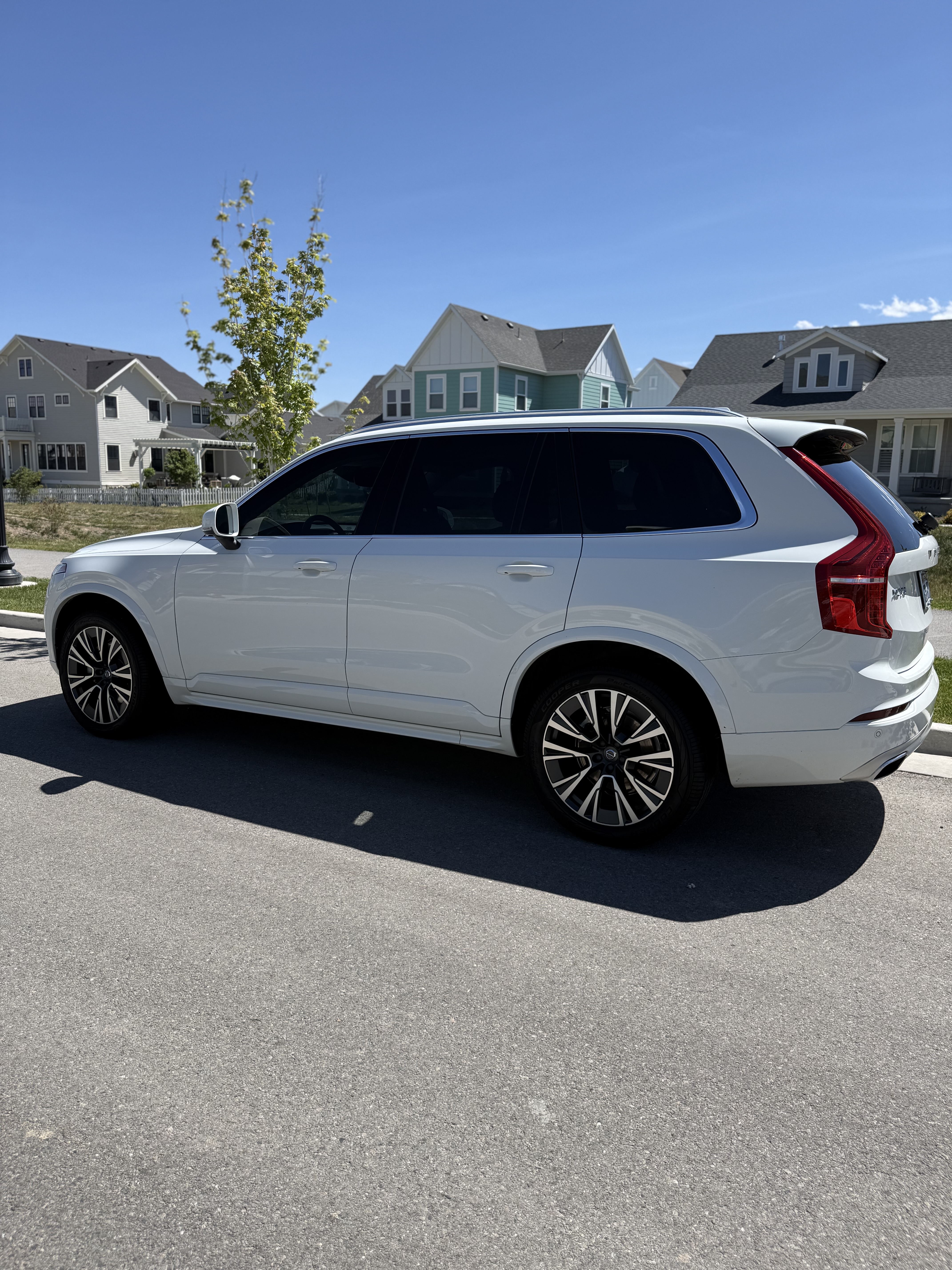 Used 2021 Volvo XC90 T5 Momentum w/ Protection Package AWD/4WD image 2