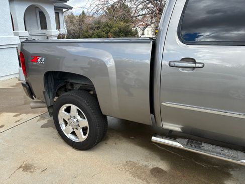 Used 2014 Chevrolet Silverado 2500 LTZ w/ LTZ Plus Package image 19