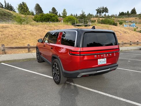 Used 2025 Rivian R1S Adventure AWD/4WD image 5