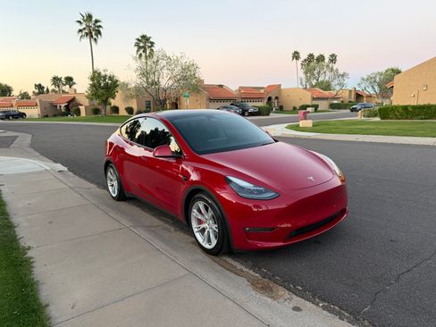 Used 2022 Tesla Model Y Performance image 5