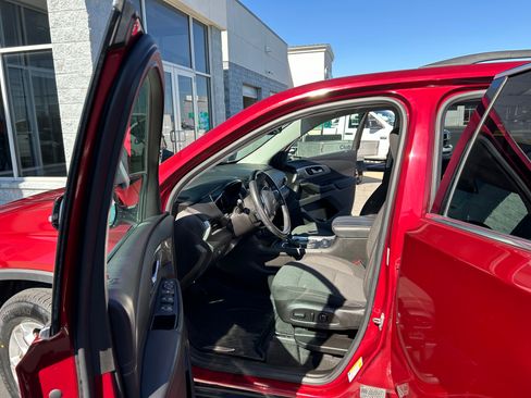Used 2018 Chevrolet Traverse LT w/ LPO, Floor Liner Package image 13