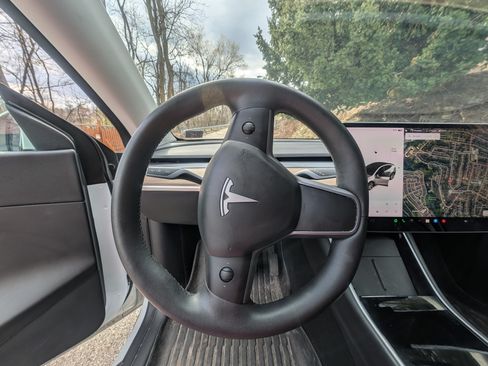 Used 2020 Tesla Model Y Long Range image 11