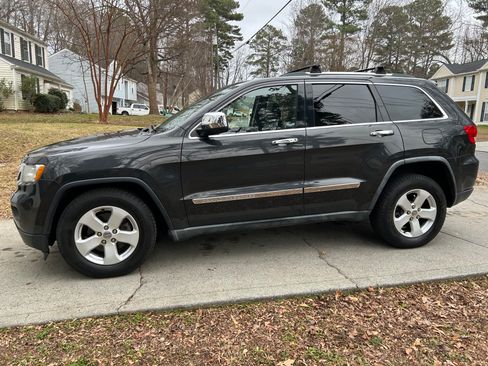 Used 2011 Jeep Grand Cherokee Laredo image 5