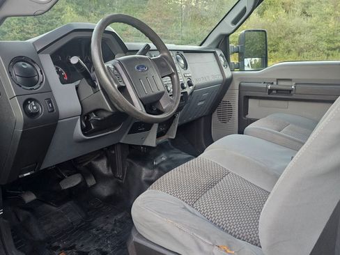 Used 2014 Ford F250 XL w/ Power Equipment Group image 9