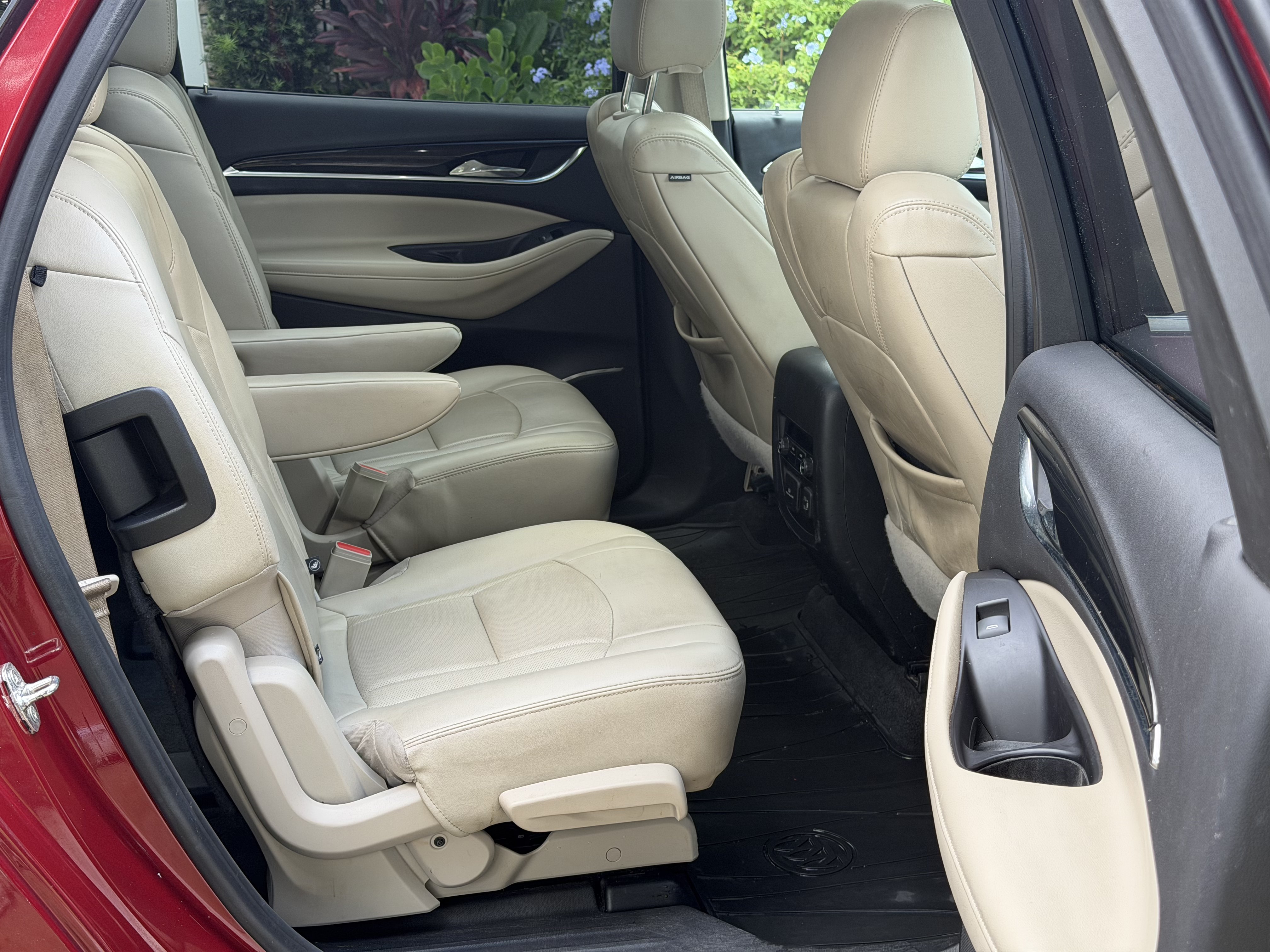 Used 2020 Buick Enclave Essence w/ Sound and Sites Package FWD image 18