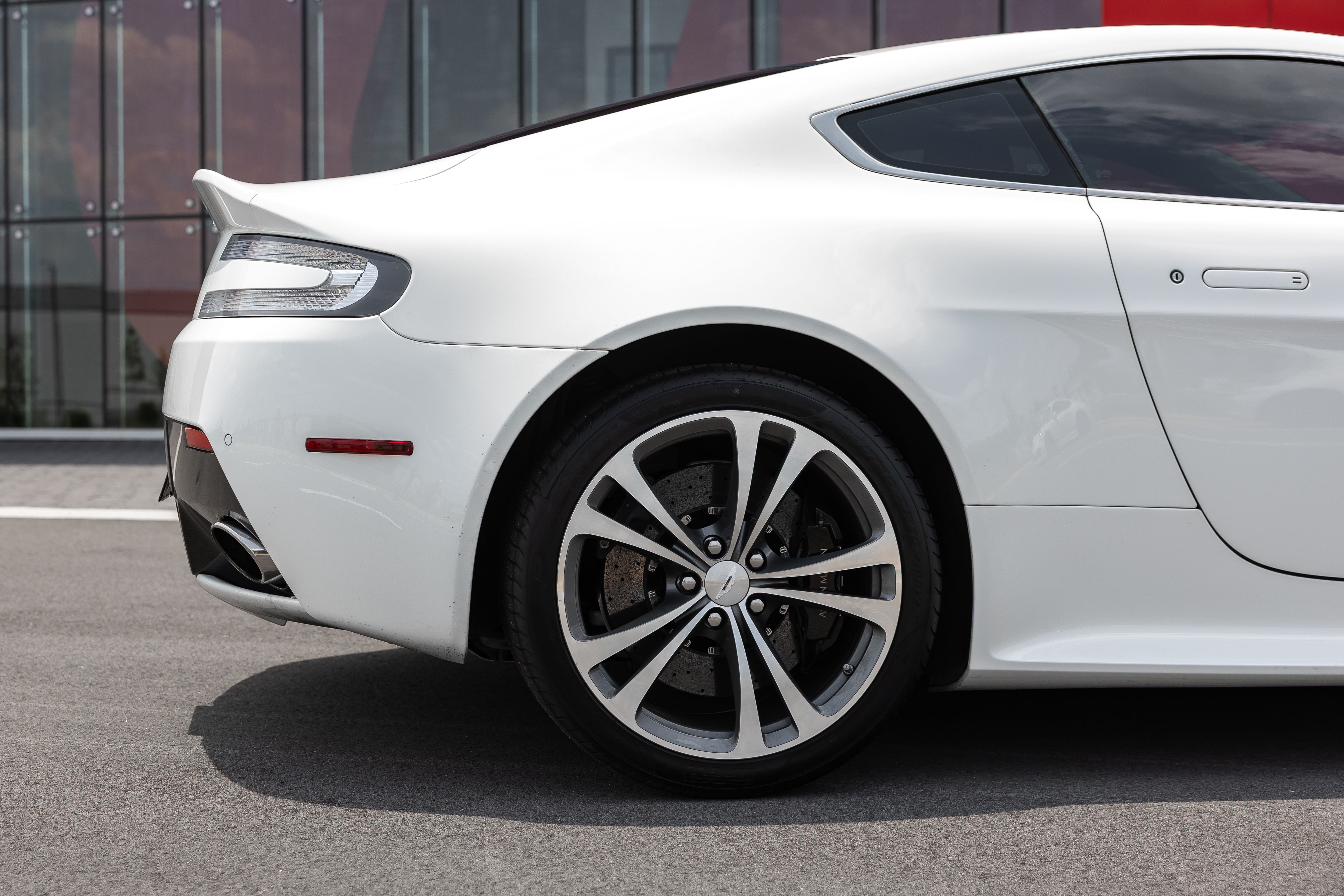 Used 2012 Aston Martin V12 Vantage Coupe RWD image 15