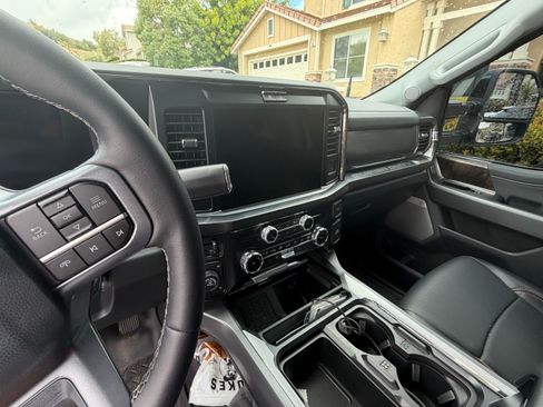 Used 2025 Ford F250 Lariat w/ Tremor Off-Road Package AWD/4WD image 11