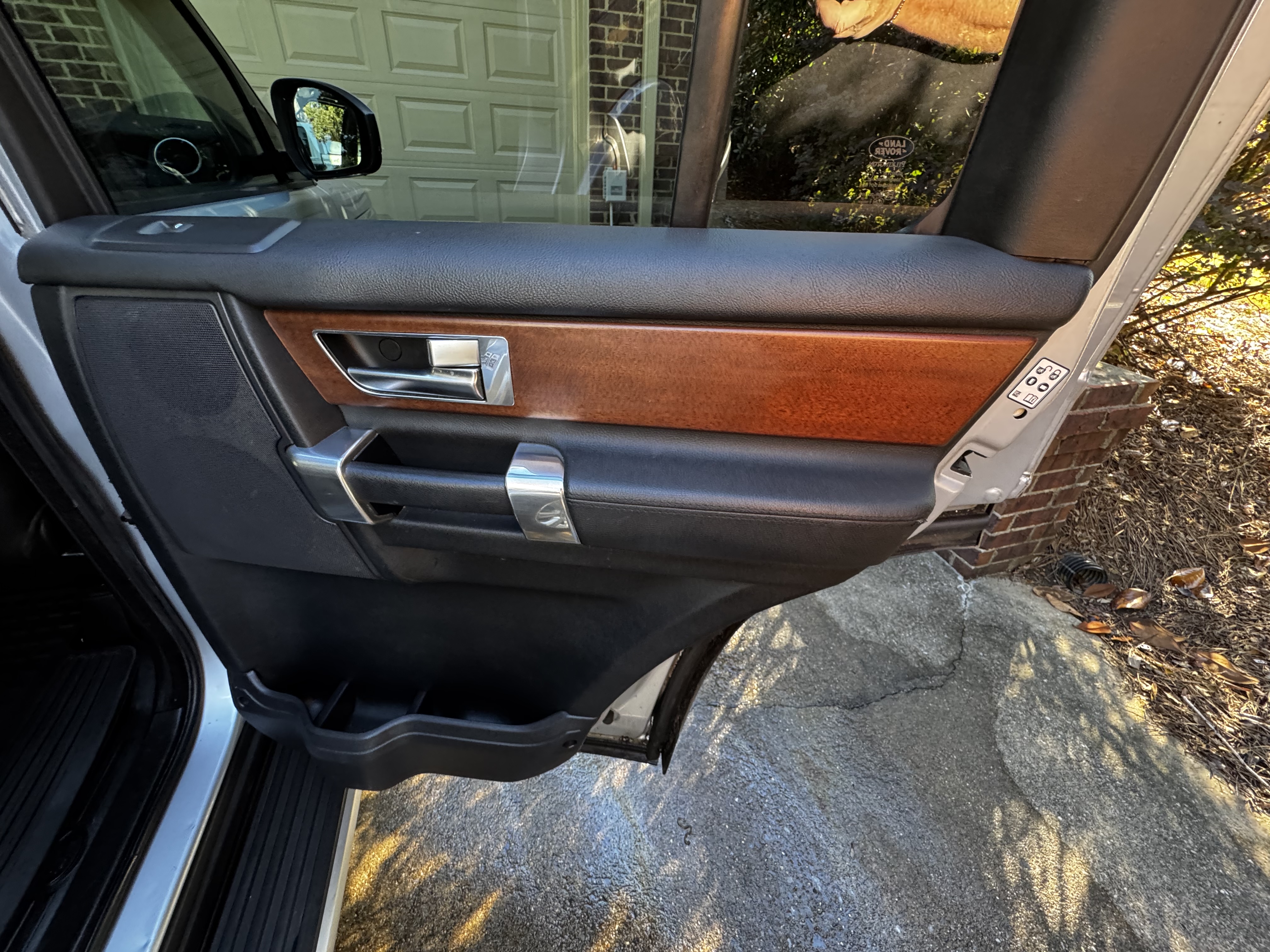 Used 2016 Land Rover LR4 HSE AWD/4WD image 12